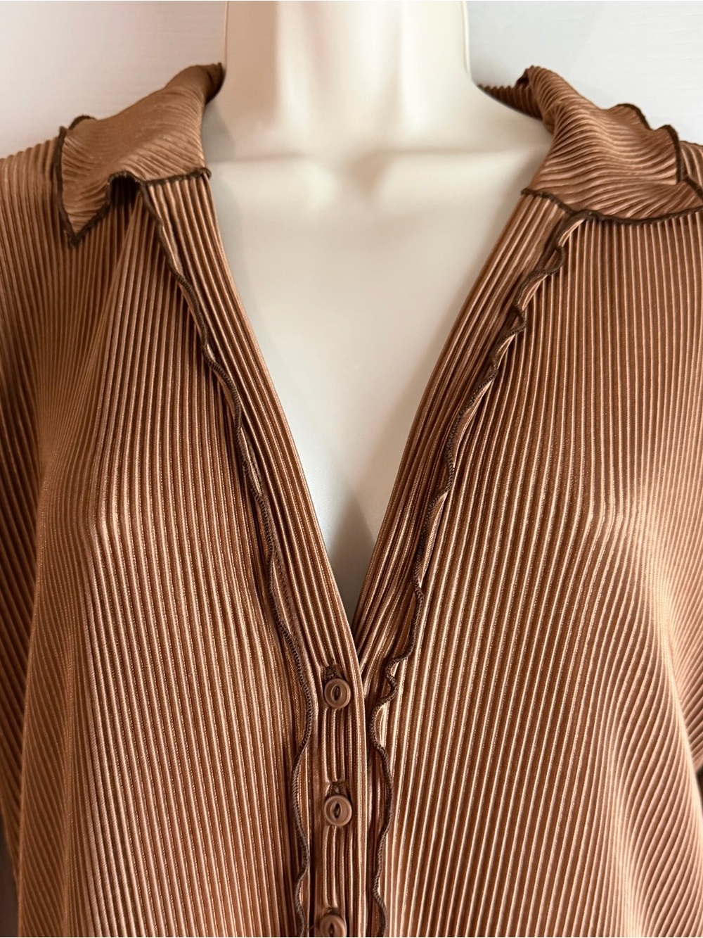 Urban Outfitters Blouse Pleated Lille Plisse - Picture 3 of 5